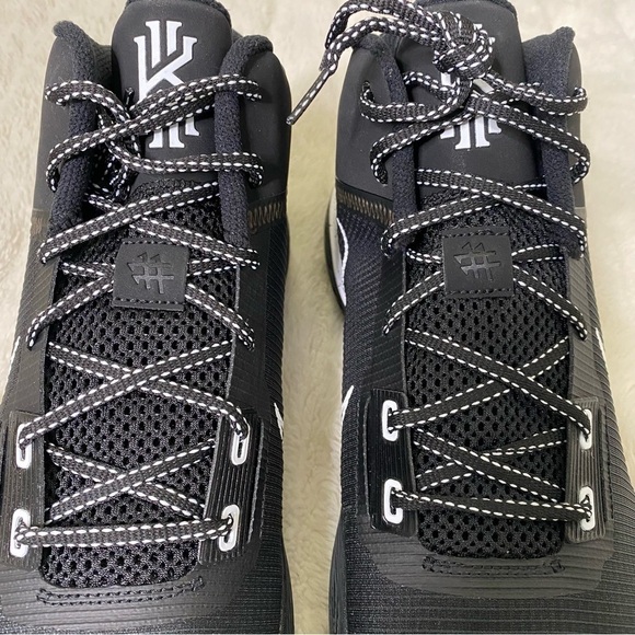 Nike Kyrie Flytrap 4 Men\'s Black and White Basketball Athletic Shoes New Size 13 main image 11